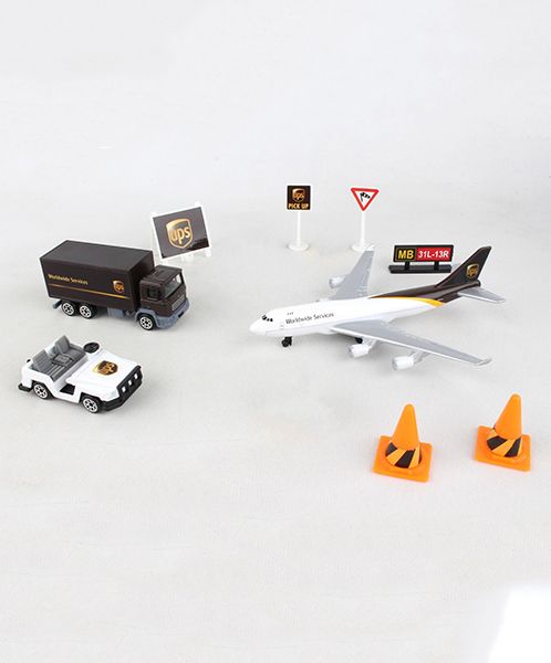 Amazon.com: Daron UPS Airport Playset, Brown : Daron: Arts